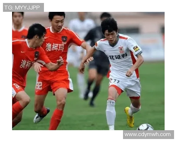 南京攀岩队的防守策略分析与攀岩热点探讨